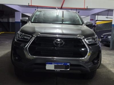 Toyota Hilux Srx 4x4 At 2023 1.000km igual a Nueva