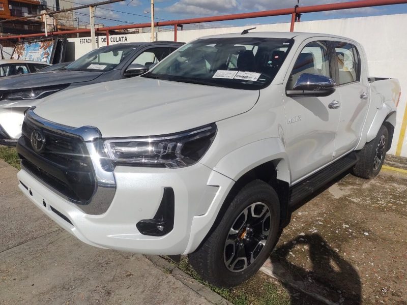 Toyota Hilux Srx 4x4 Automatica 2.8tdi 0km a patentar Física